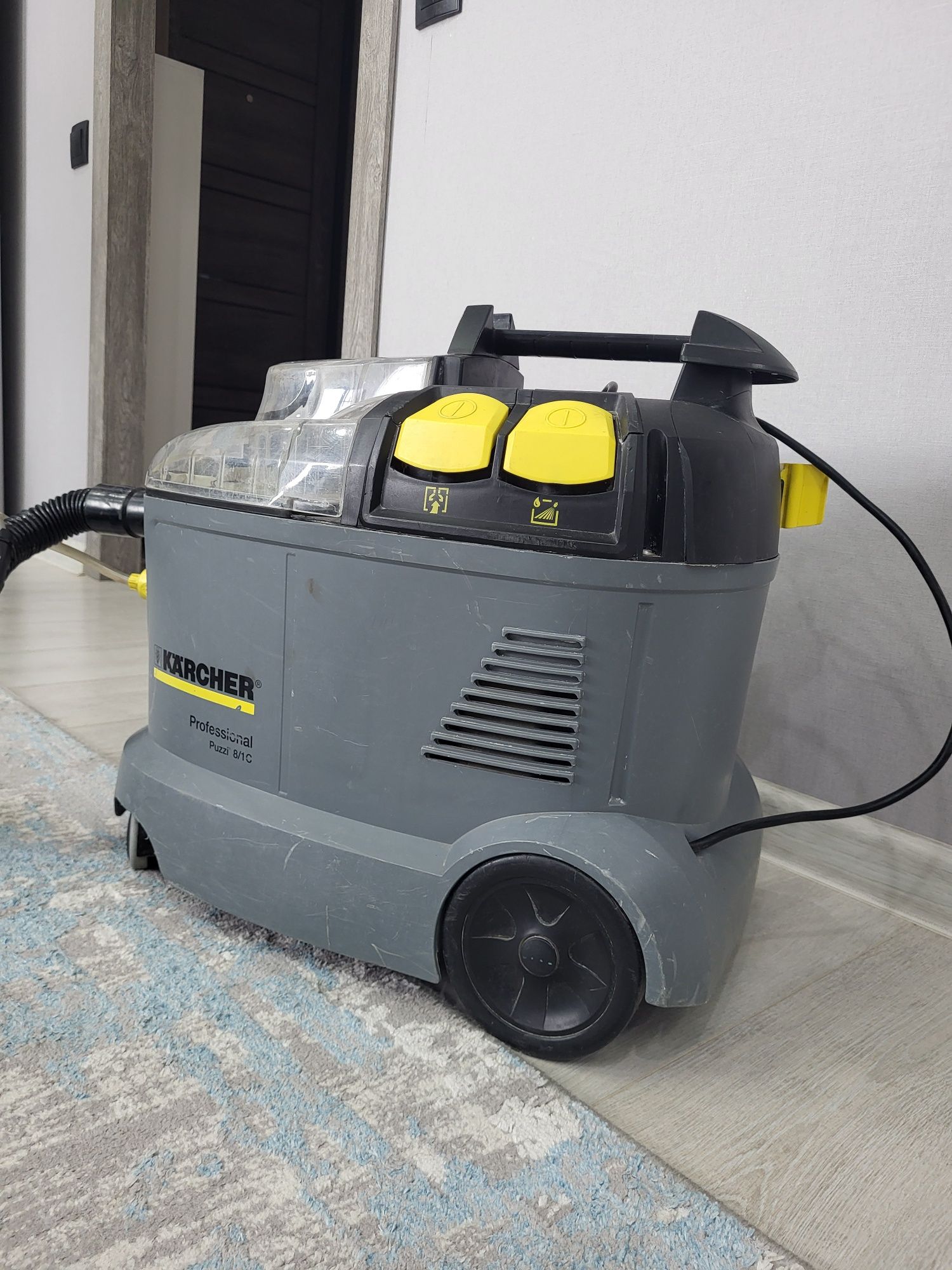 Керхер/Karcher Puzzi 8/1c моющий