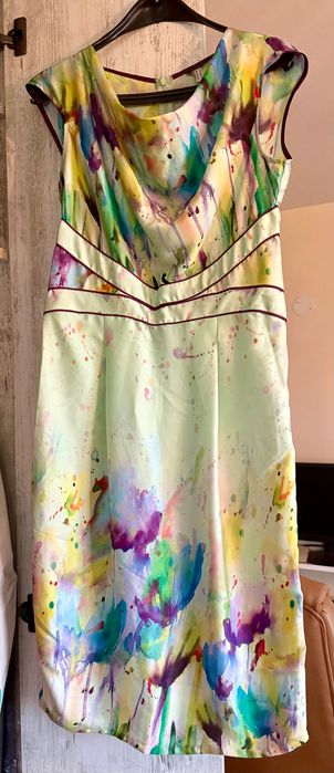 Копринена пъстра рокля