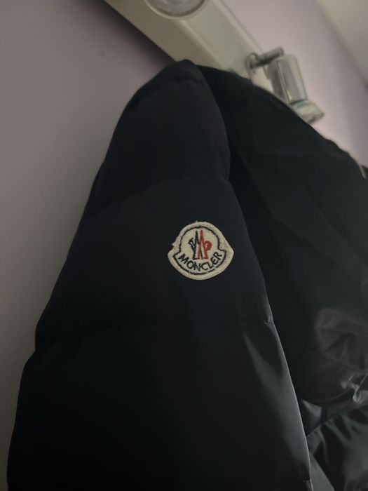 vand geaca Moncler