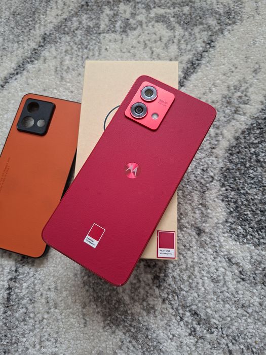 Motorola G84 5G Pantone Viva Magenta
