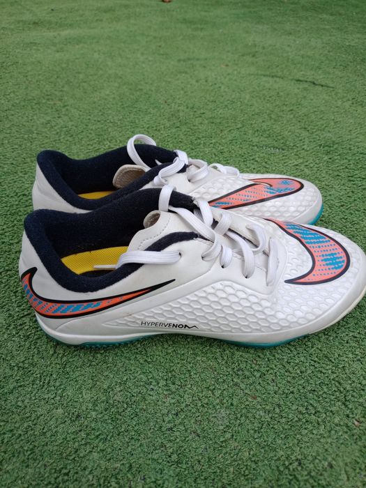 Маратонки за зала номер 34