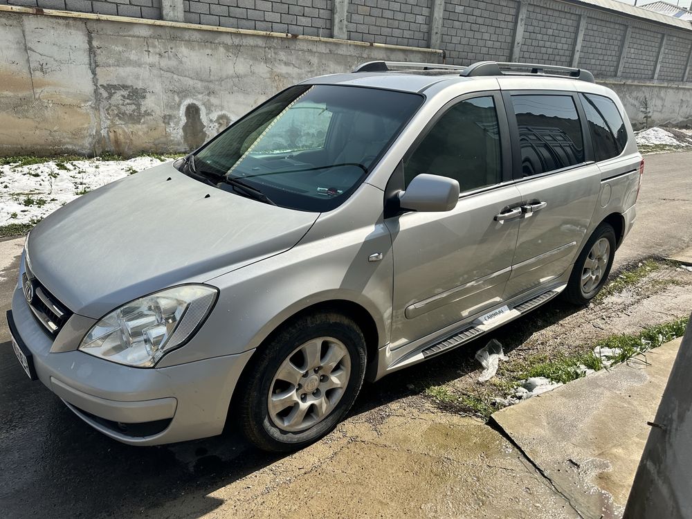 Kia Carnival sotiladi srochna barter xam bor