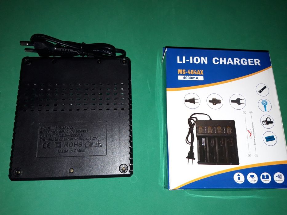 Incarcator Universal Li-Ion Pentru Acumulatori 18650 Cu 4 Porturi