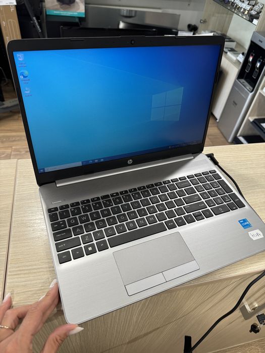 Laptop HP 250 G9, Intel Core i3-1215U, 8GB/256GB SSD!!!