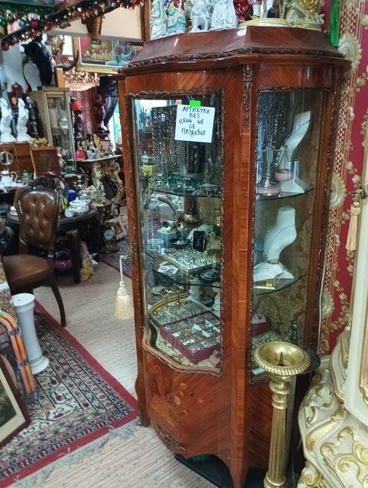 Продавам Витрина