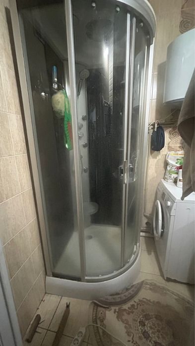 Продается Душевая кабина , но сломан поддон.