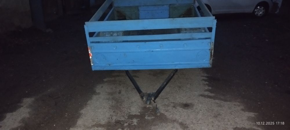 Engil boʻrtli tirkama (прицеп)xujjati bor