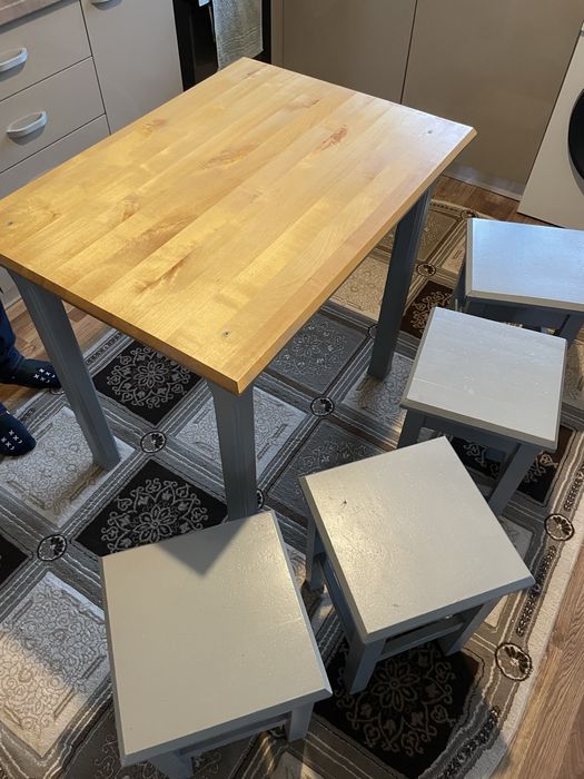 De vânzare masa bucatatie cu 4 scaune