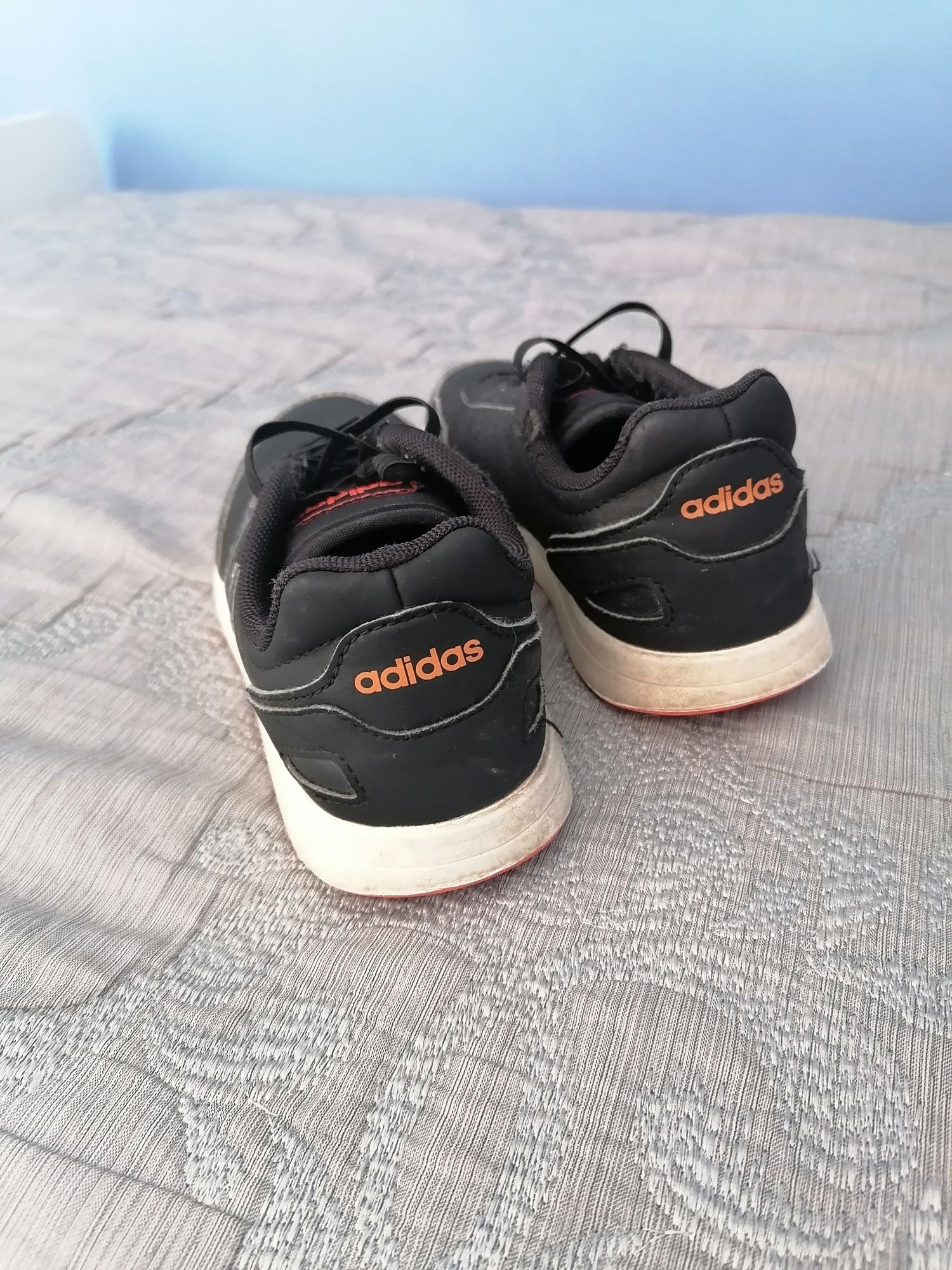 Маратонките Adidas
