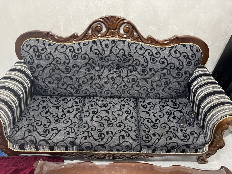 Мебел кресло стол комлект сотилади