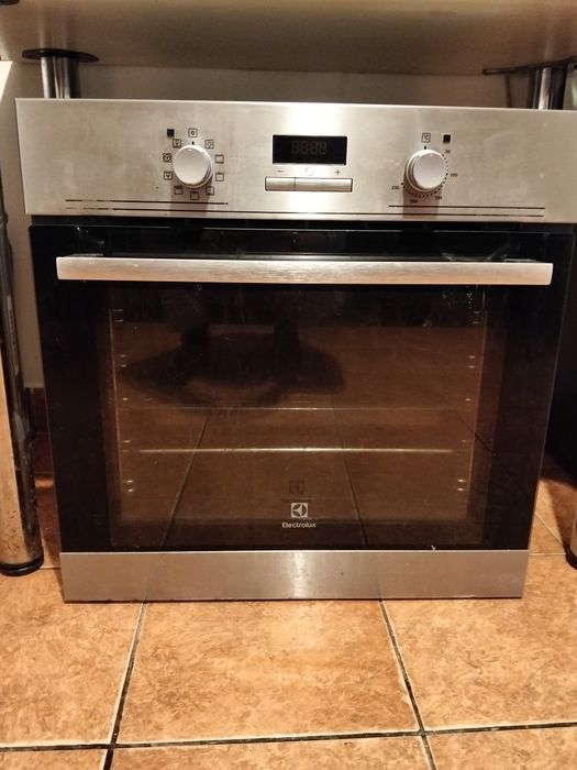 Cuptor electric functional