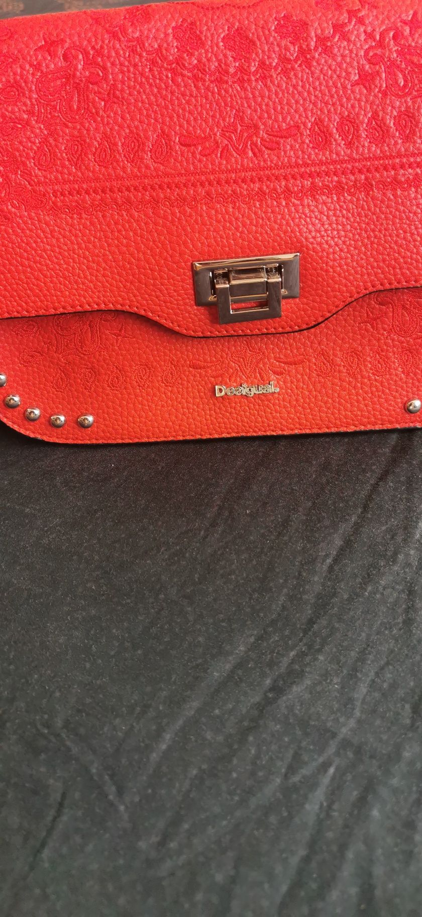 Desigual Чанта с презрамки  в Червено