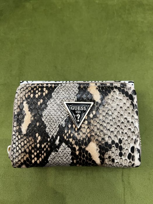 Portofel dama Guess culoare deosebita