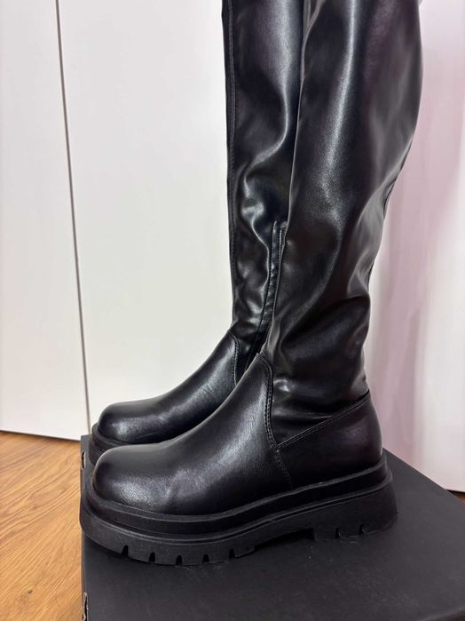 Нови Зимни Високи Ботуши (37 номер)