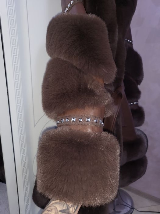 Vând geacă de piele cu blană naturală