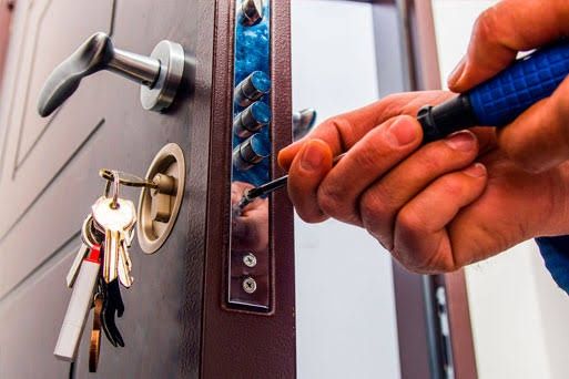 Установка замка , замена и ремонт ручек, вскрытие