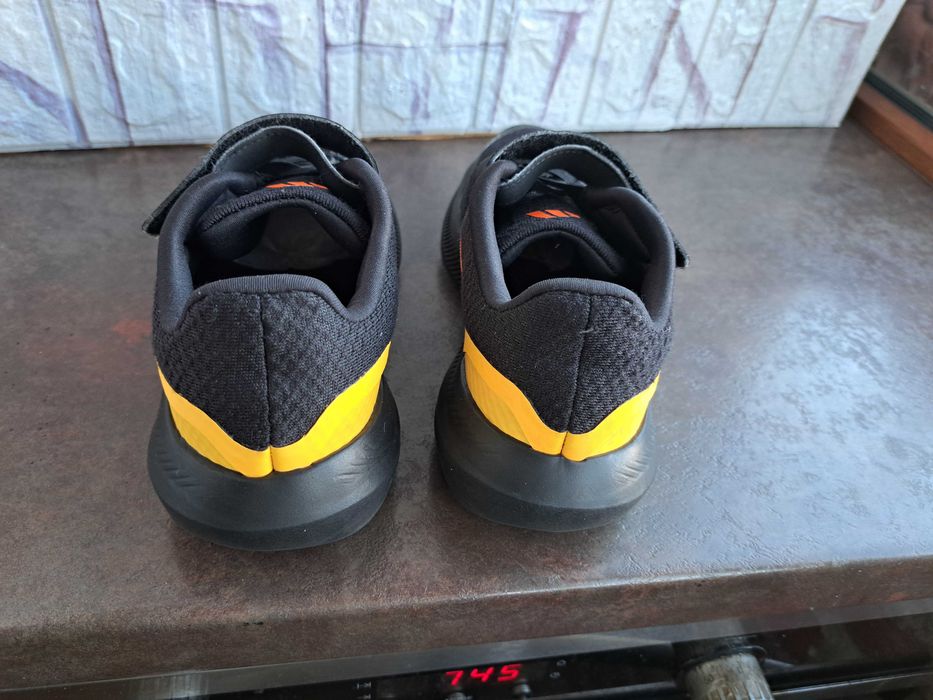 детски маратонки Adidas,кецове,спортни обувки,адидас,ном.35 за момче