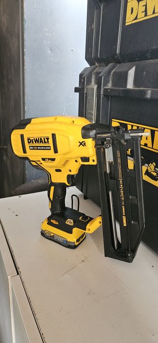 Pistol cuie Dewalt Dcn 662