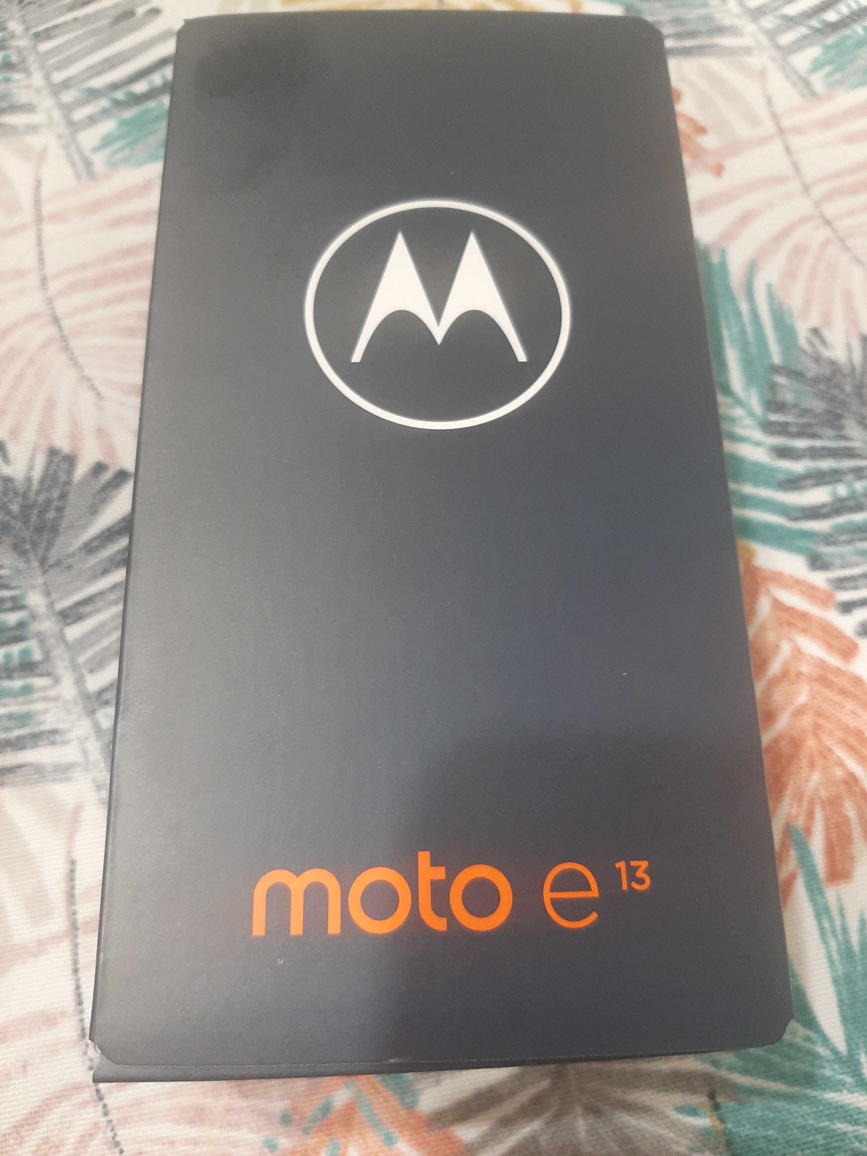 Смартфон Motorola e13