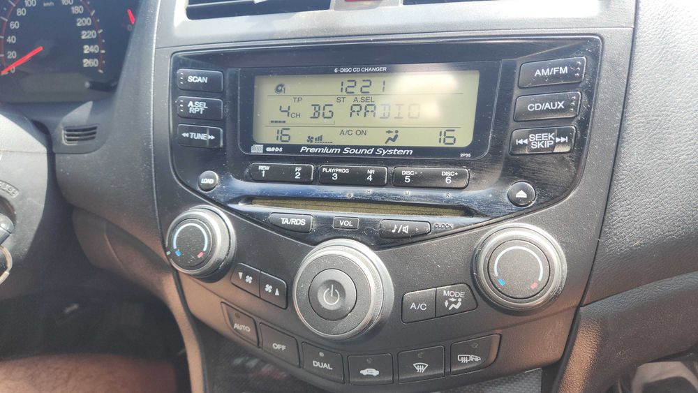 Продавам Хонда Акорд