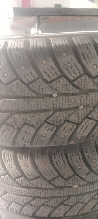 Продам зимьнию резину в идеальном состояний размер р15