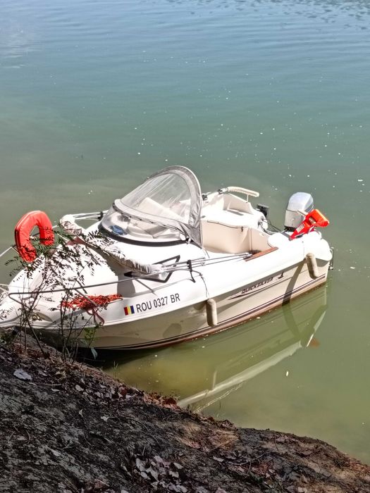 Barca Quicksilver 510 cruiser cu motor si peridoc