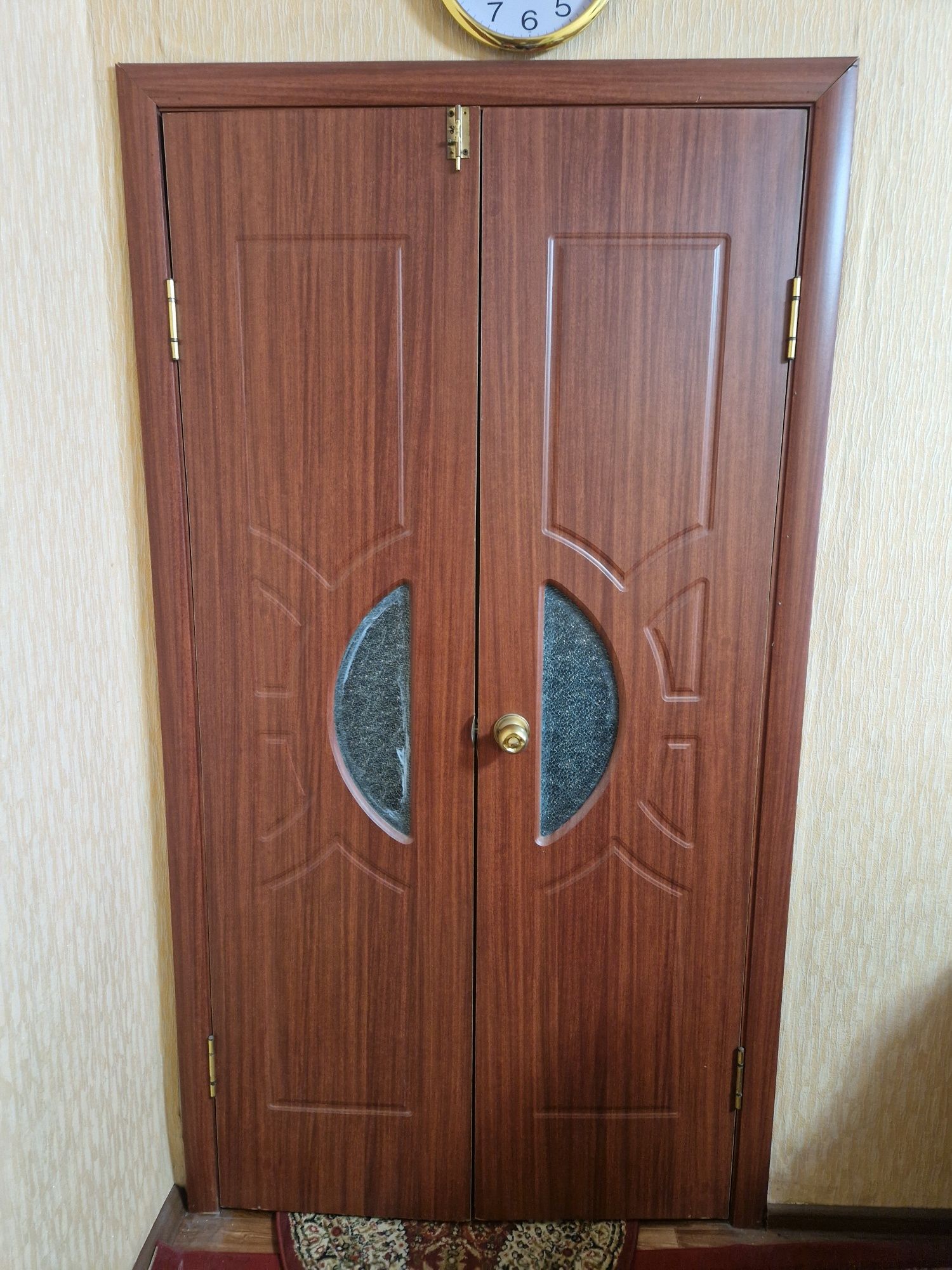 Меж комнатный двери