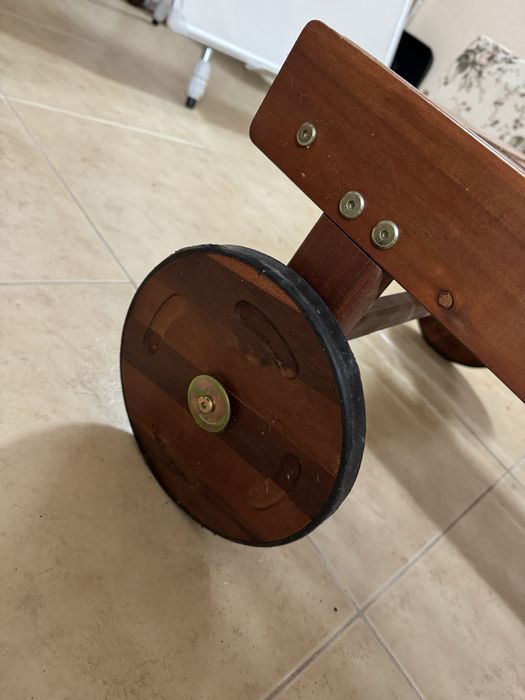 Дървен сгъваем шезлонг с масичка