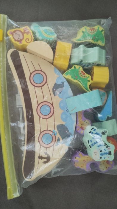 Лот от дървени играчки