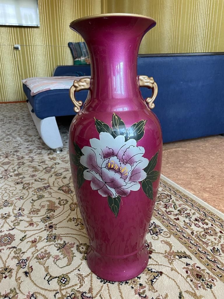 Продаю вазу декоративную