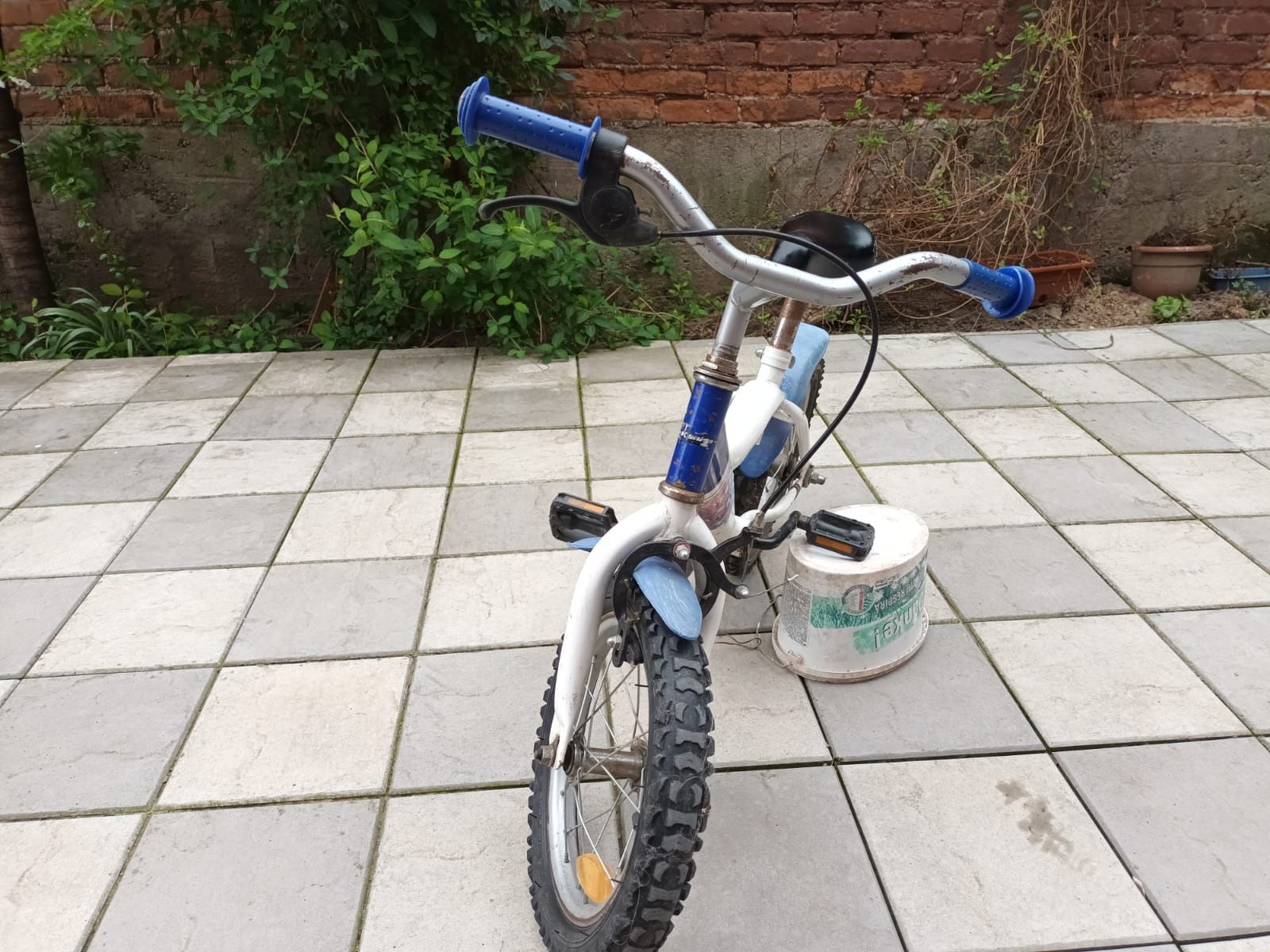 Vând bicicleta copii, roti pe 14"