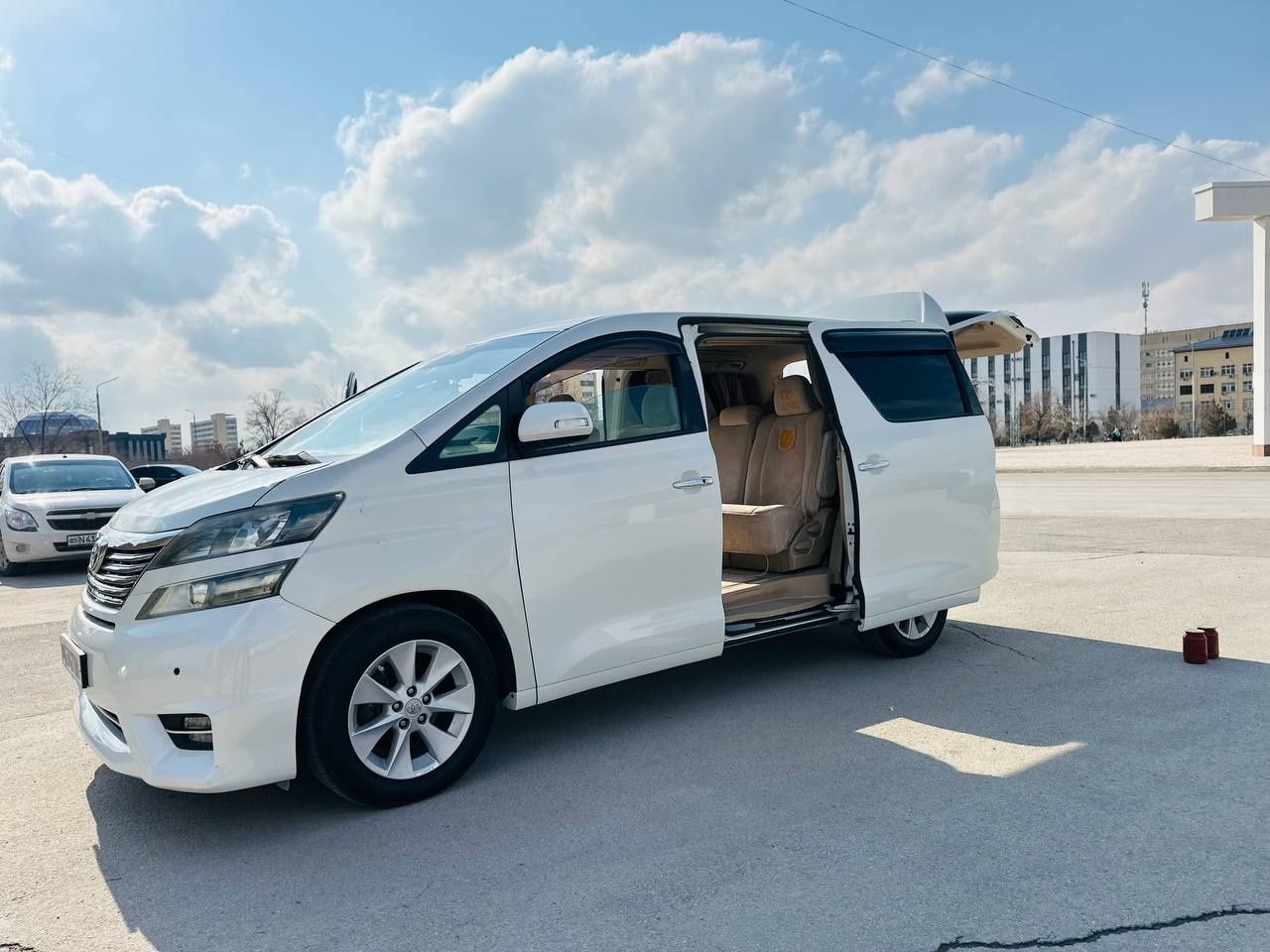 Toyota Alphard ANH 20 кузов минивэн