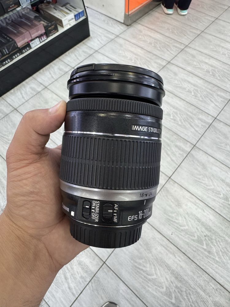 Canon LENS 18-200mm EF-S 1:3.5-5.6 IS