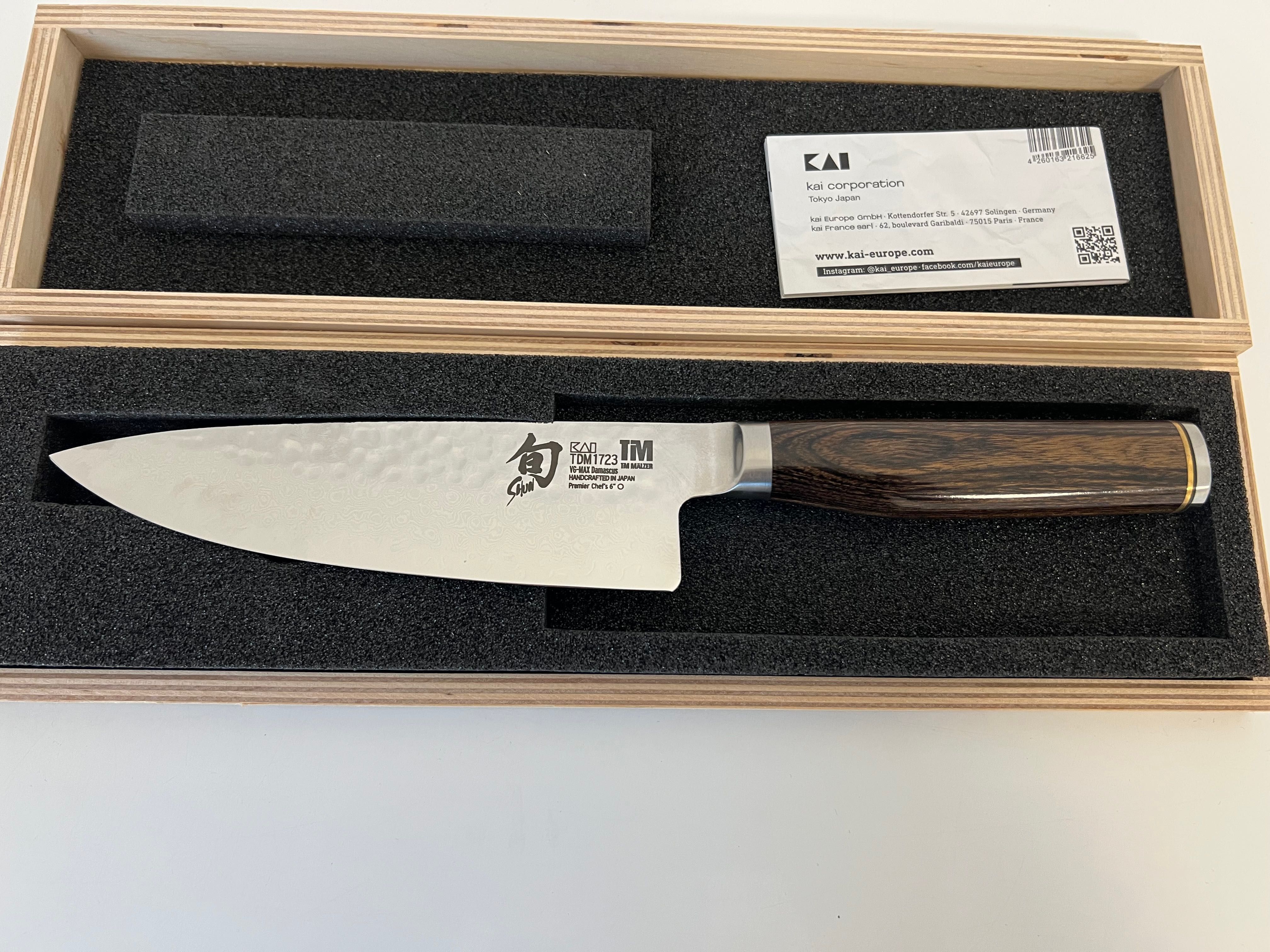 Cutitul bucatarului Kai Shun Premier Tim Malzer Series TDM 1723