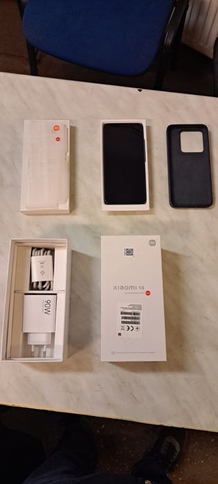 Xiaomi 14 impecabil cu 1900 ron