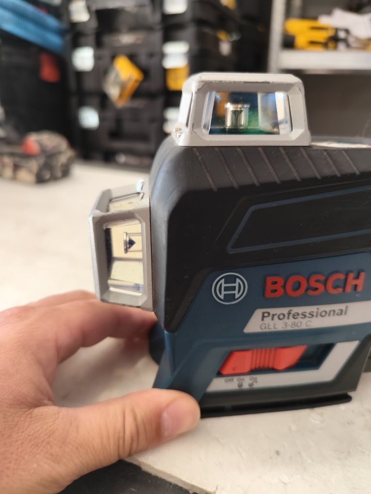 3Д лазерен нивелир Бош 360° Bosch GLL 3-80 C + 3Ah