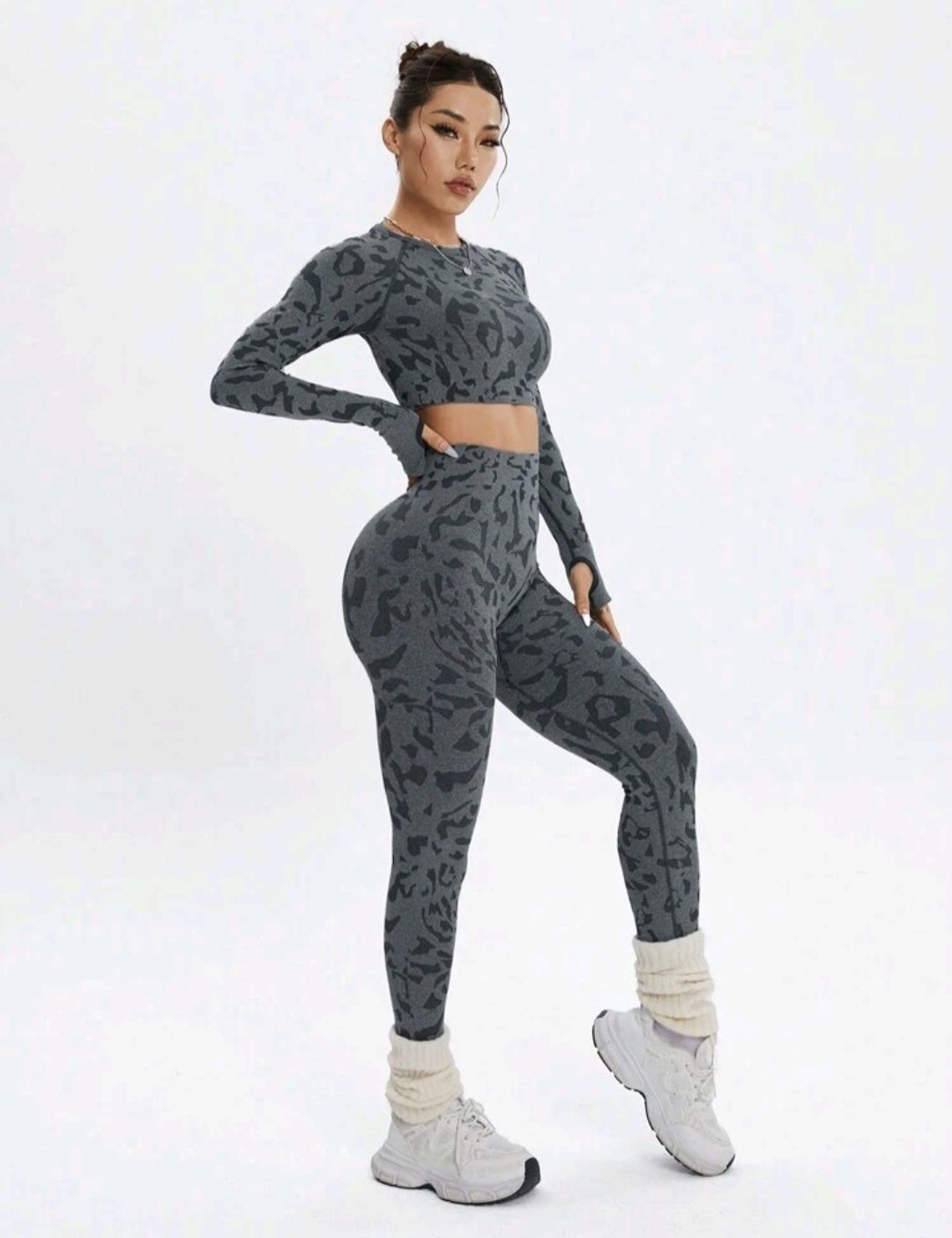 Shein нов дамски спортен комплект