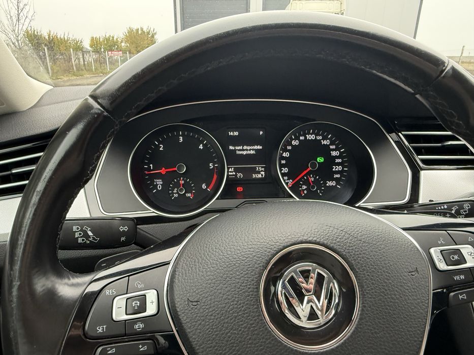 Vând volkswagen passat