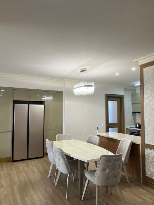 Продам стол и 6 стульев