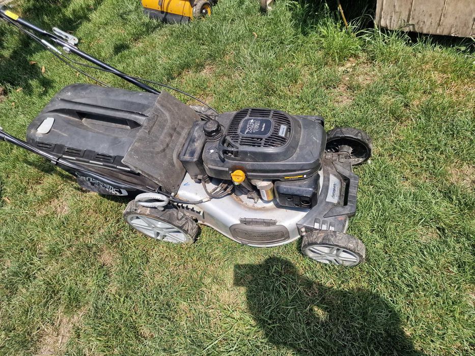 masina  tuns iarba suprafețe mari cu tractiune cos si pornire la cieie