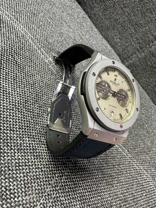 Hublot Geneve - часы