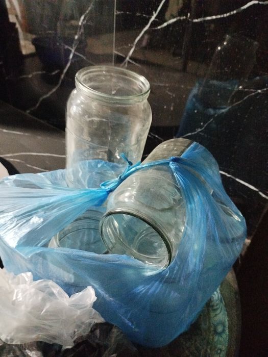 Банки продаются 1 литровые