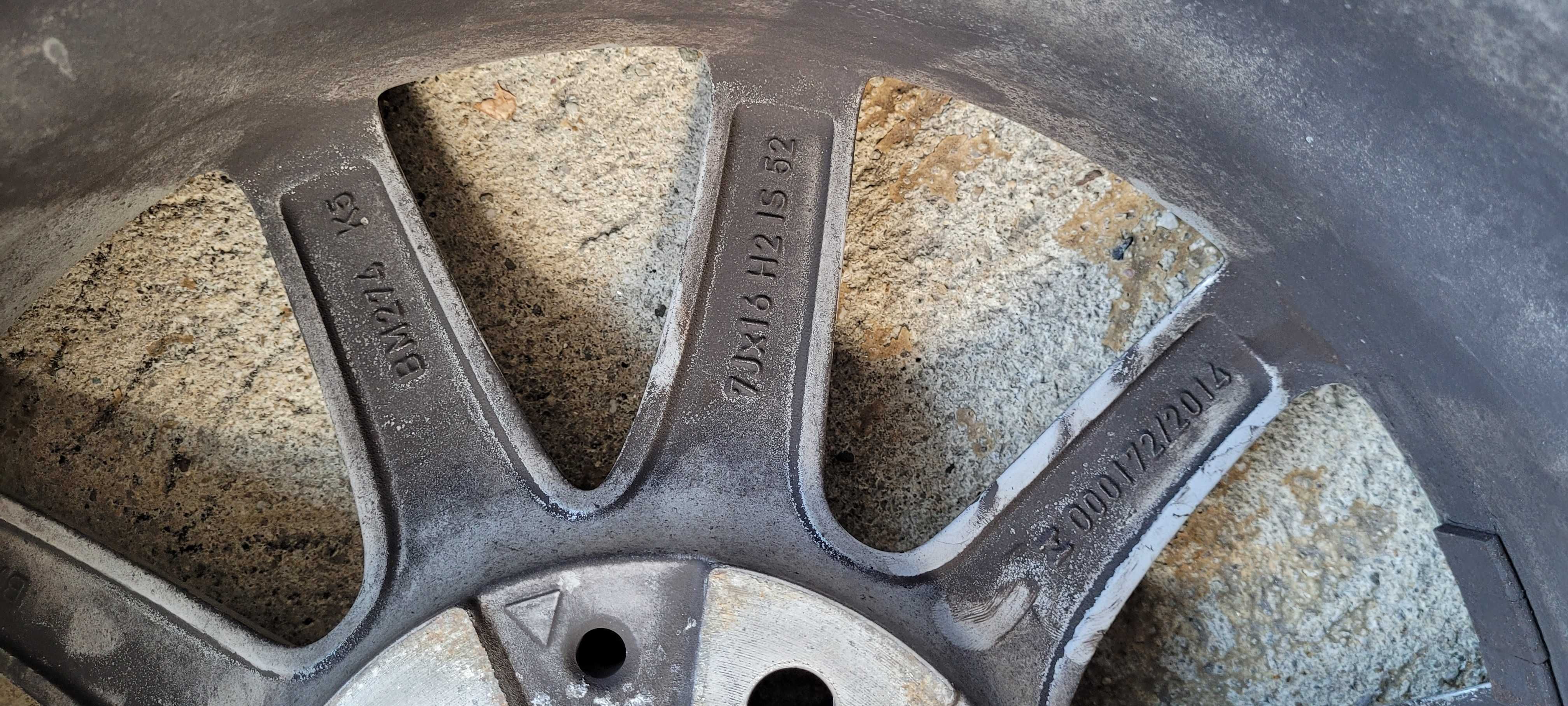 Зимни гуми с джанти BMW: Continental 205/60 R16 96H
