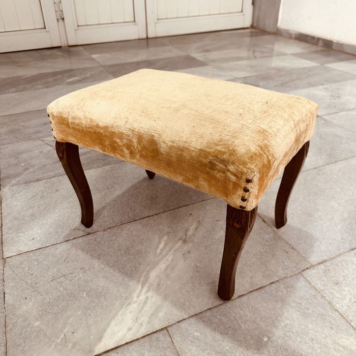 Винтидж италианска табуретка / пуф – масивно дърво