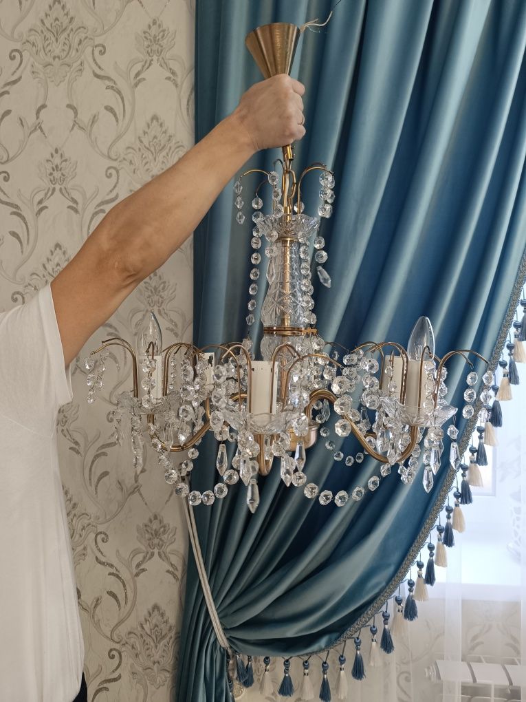 Продам хрустальную люстру