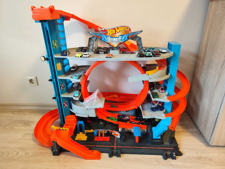 Ultimate Garage Hot wheals