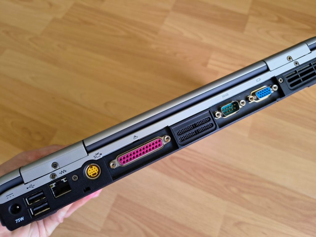 Лаптоп HP compaq /presario 2100