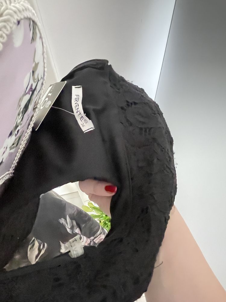 Fervente Rochie midi cu dantelă și flori