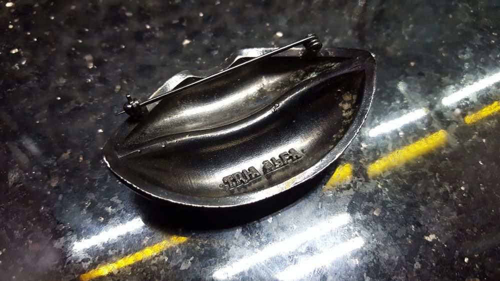 Buze brosa by tria alfa ( Iulia Albu)