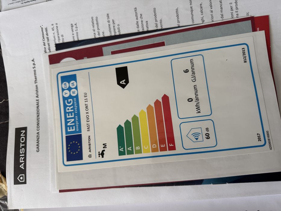 Instant Ariston pe gaz.